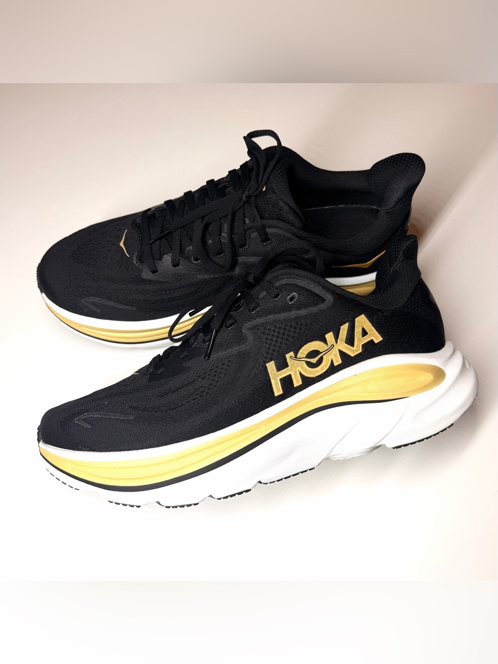 Hoka Men’s Clifton 10 "Black/Gold" Athletic Running Shoes Size- 9.5 D - Picture 8 of 10